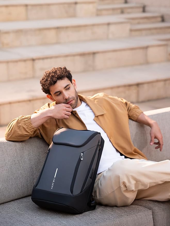 fur-jaden-pro-series-smart-tech-backpack